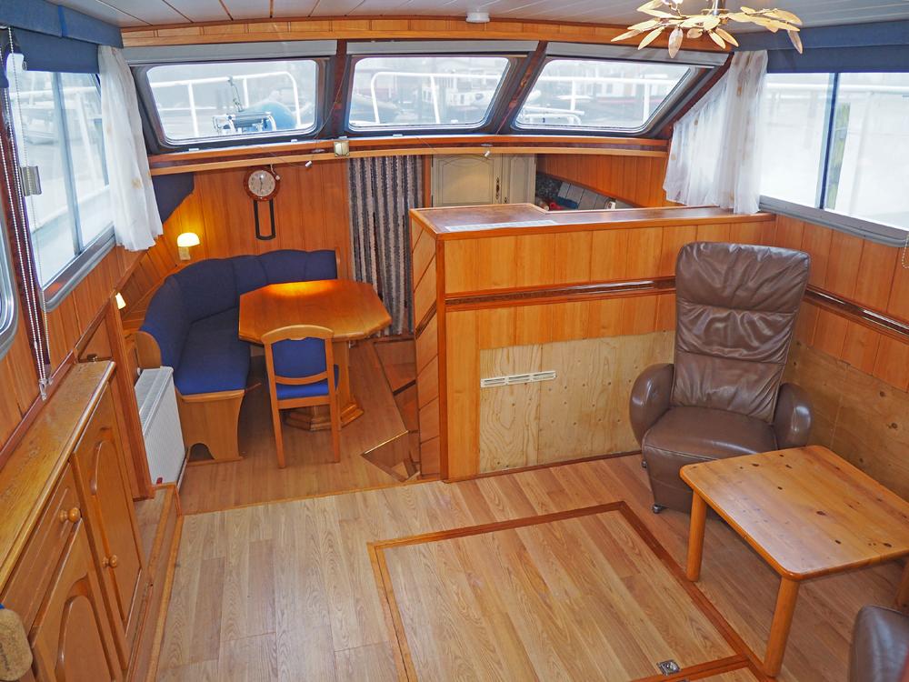 Saloon, Accommodation